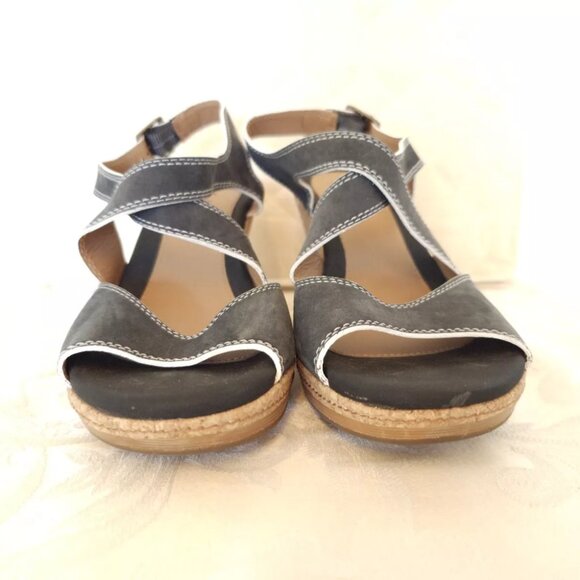 Womens Clarks Leather Wedge Sandals Shoes 10 M Blue Gray Buckle - Picture 6 of 12